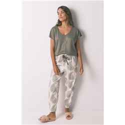 Conjunto de zapatilla, pantalón y camiseta
