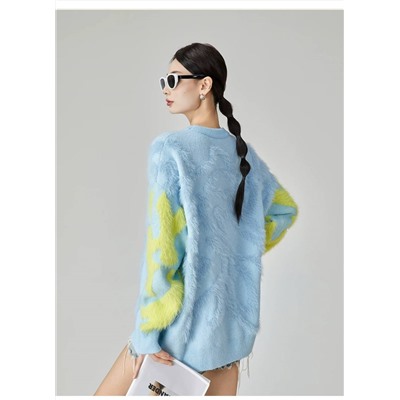 Женский свитер с пушистой аппликацией 😃