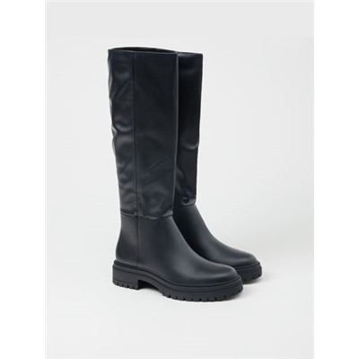 FLAT KNEE-HIGH BOOTS