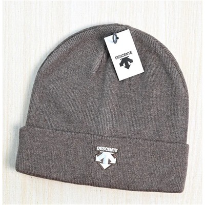 Зимняя теплая вязаная шапка унисекс с вышивкой DESCENT*E
