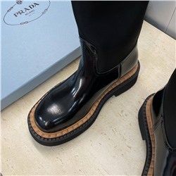 Женские широкие сапоги длиной до колена  Prad*a