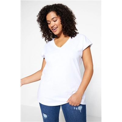 Beyaz Boyfriend V Yaka Yırtmaçlı %100 Pamuk Örme T-Shirt TBBSS22BF0036