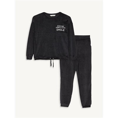 LC Waikiki Bisiklet Yaka Nakışlı Uzun Kollu Kadife Kadın Pijama Takımı, LCW DREAM                                            
                                            Bisiklet Yaka Nakışlı Uzun Kollu Kadife Kadın Pijama Takımı