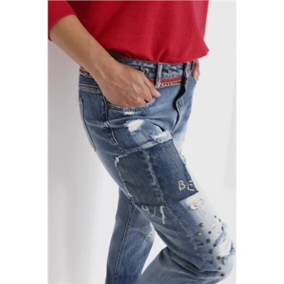 Pantalón vaquero Boyfriend tachuelas