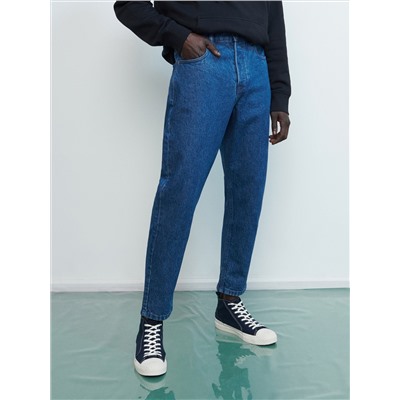 Jeans im Carrot-Fit mit tieferem Schritt