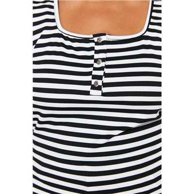 Siyah-Beyaz Çizgili Düğme Detaylı Fitted/ Vücuda Oturan Örme Büyük Beden Bluz TBBSS24AF00023