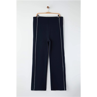 Lacivert Straight Fit Beyaz Biye Detaylı Örme Krep Büyük Beden Pantolon TBBAW26AR00005