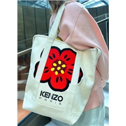 Сумка-тоут Kenz*o с вышивкой на длинном ремешке и двумя короткими ручками. Внутри одно отделение. Закрывается на небольшой карабин.