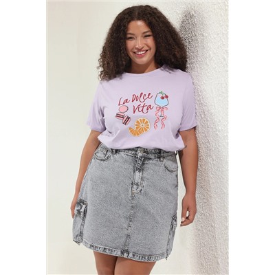Lila Kokteyl Baskılı Boyfriend Fit Büyük Beden T-shirt TBBSS25BF00068