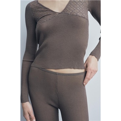 KNIT V-NECK TOP