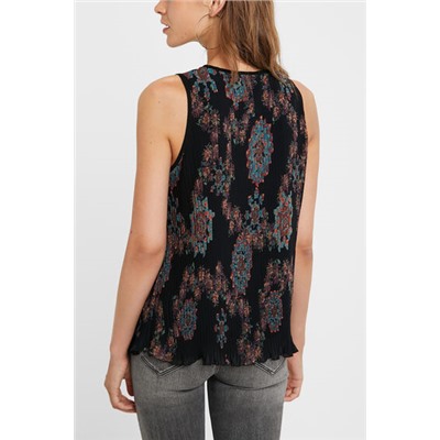 Blusa negra sin mangas plisada