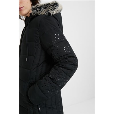 Chaqueta slim capucha pelo extraíble