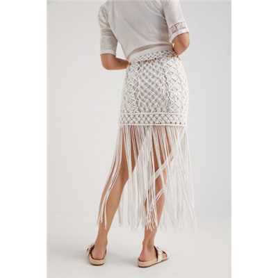 Minifalda de macramé con flecos