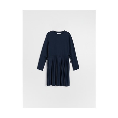 Kleid mit Plissee unten
