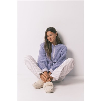 Conjunto de zapatillas, pantalón y camiseta