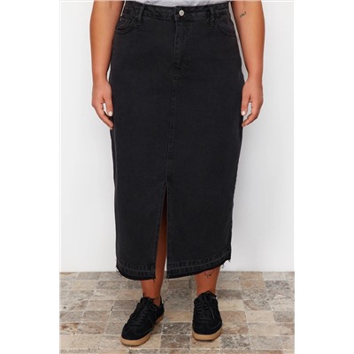 Siyah Ön Yırtmaçlı Midi Büyük Beden Denim Etek TBBSS23AZ00054