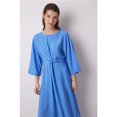 Vestido caftán satén plisado azul