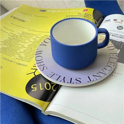Инстаграммные цветные кружки с подставками ☕️
