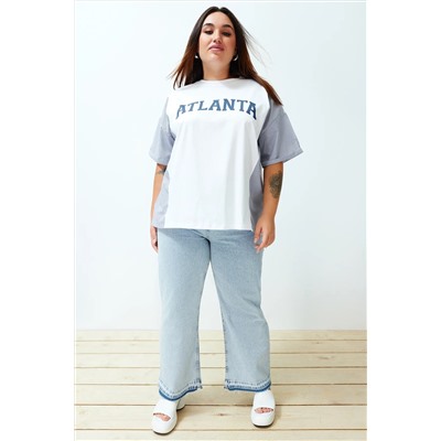 Beyaz Oversize Slogan Baskılı Kolda Çizgili Poplin Detaylı %100 Pamuk Örme T-shirt TBBSS24BF00017