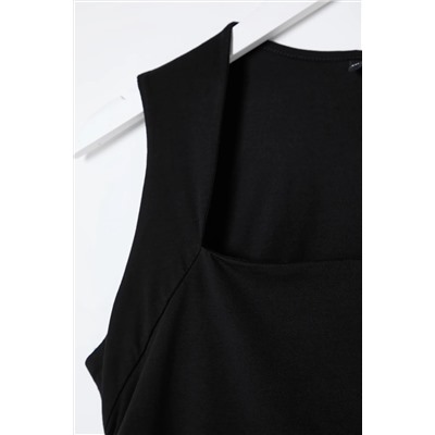 Siyah Düz Kare Yaka Askılı Büzgülü Fitted/Vücuda Oturan Esnek Örme Büyük Beden Bluz TBBSS25AF00027