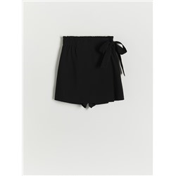 Shorts mit Bindedetail