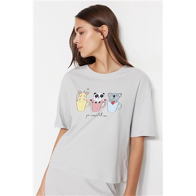 TRENDYOLMİLLA Açık Gri %100 Pamuk Eğlenceli Baskılı T-shirt-Pantolon Örme Pijama Takımı THMSS23PT00134