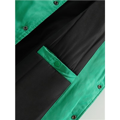 Jacke mit Druckknopfverschluss