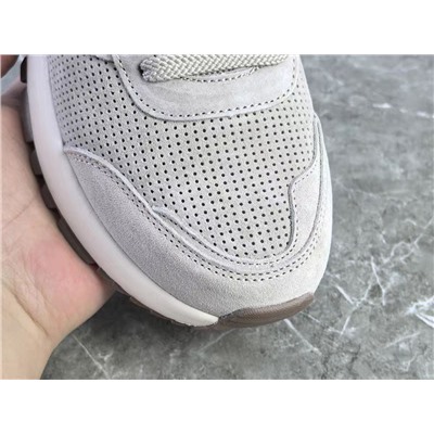 Женские кожаные кроссовки, экспорт в Россию