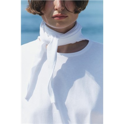 T-SHIRT WITH SCARF