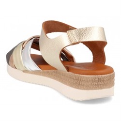 3774 - BDA
                SANDALIAS DE CUÑA