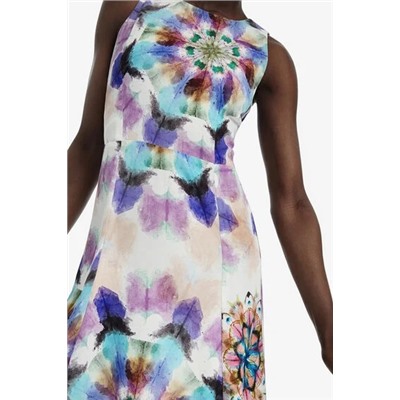 Vestido fluido corto con ligero evasé