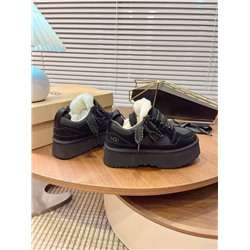 Женские кроссовки на толстой платформе  UG*G