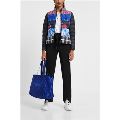 Chaqueta eco acolchada patch estampados