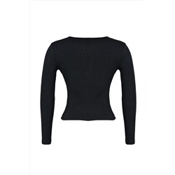 Siyah Havuz Yaka Çıtçıt Detaylı Fitted/Vücuda Oturan Örme Crop Büyük Beden Bluz TBBAW23AF00030