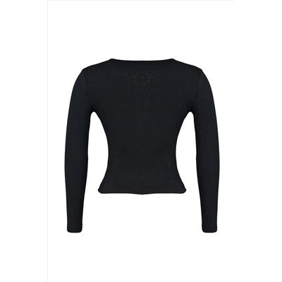 Siyah Havuz Yaka Çıtçıt Detaylı Fitted/Vücuda Oturan Örme Crop Büyük Beden Bluz TBBAW23AF00030
