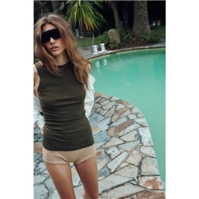 WIDE-RIBBED TOP
