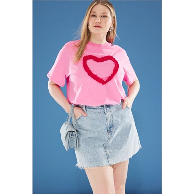 Trendyol Curve Pembe Önü Fırfırlı Kalp Detaylı Boyfriend Fit Büyük Beden T-shirt TBBSS25BF00022