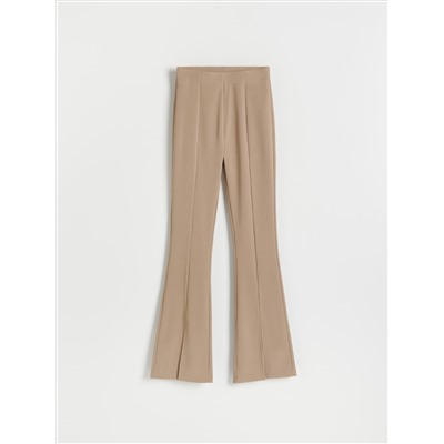 Seitlich geteilte Hose