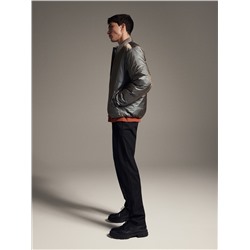 Jacke mit metallischer Oberfläche