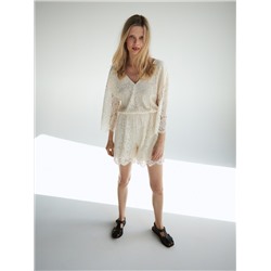 Kurzer Jumpsuit mit Spitzen