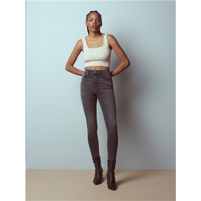 Slim-Jeans mit hoher Leibhöhe