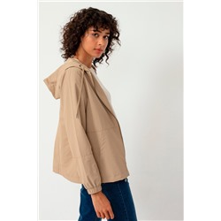 Cortavientos con capucha Beige