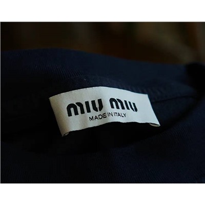 miu mi*u ♥️ мягкая и приятная к телу футболка из чистой хлопчатобумажной трикотажной ткани, логотип вышит✔️ экспортная фабрика.