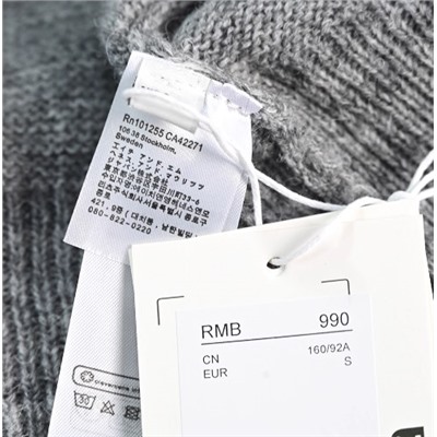 Простой и универсальный вязаный свитер  CO*S