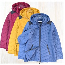 Женская легкая и компактная куртка с капюшоном