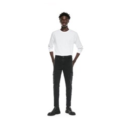 CARGO JEANS WITH ZIP