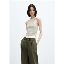 Top halter escotado