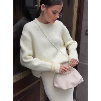 Женский свитер свободного покроя