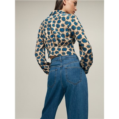 Jeans mit weitem Bein und geschlitzten Säumen