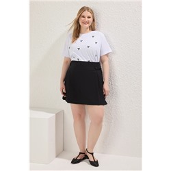 Beyaz Boyfriend Fiyonk Nakış Detaylı %100 Pamuk Örme Büyük Beden T-shirt TBBSS24BF00029
